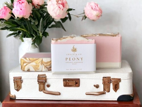EFCA958E-B84D-47F1-811F-AB9B4378EE65_ab8063b9-4d06-4545-9a69-871858500f8d-609642.jpg Pink Peony Shea Butter Soap